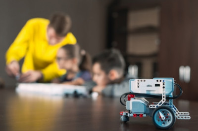 From Bricks to Bots: The Evolution of LEGO into the Robotic and Smart Era