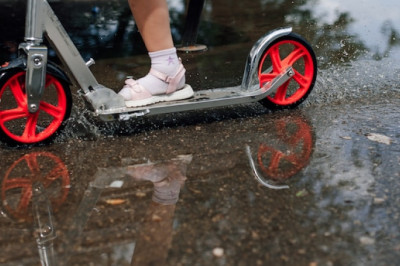The Water Resistance of Scooters: Navigating Wet Conditions